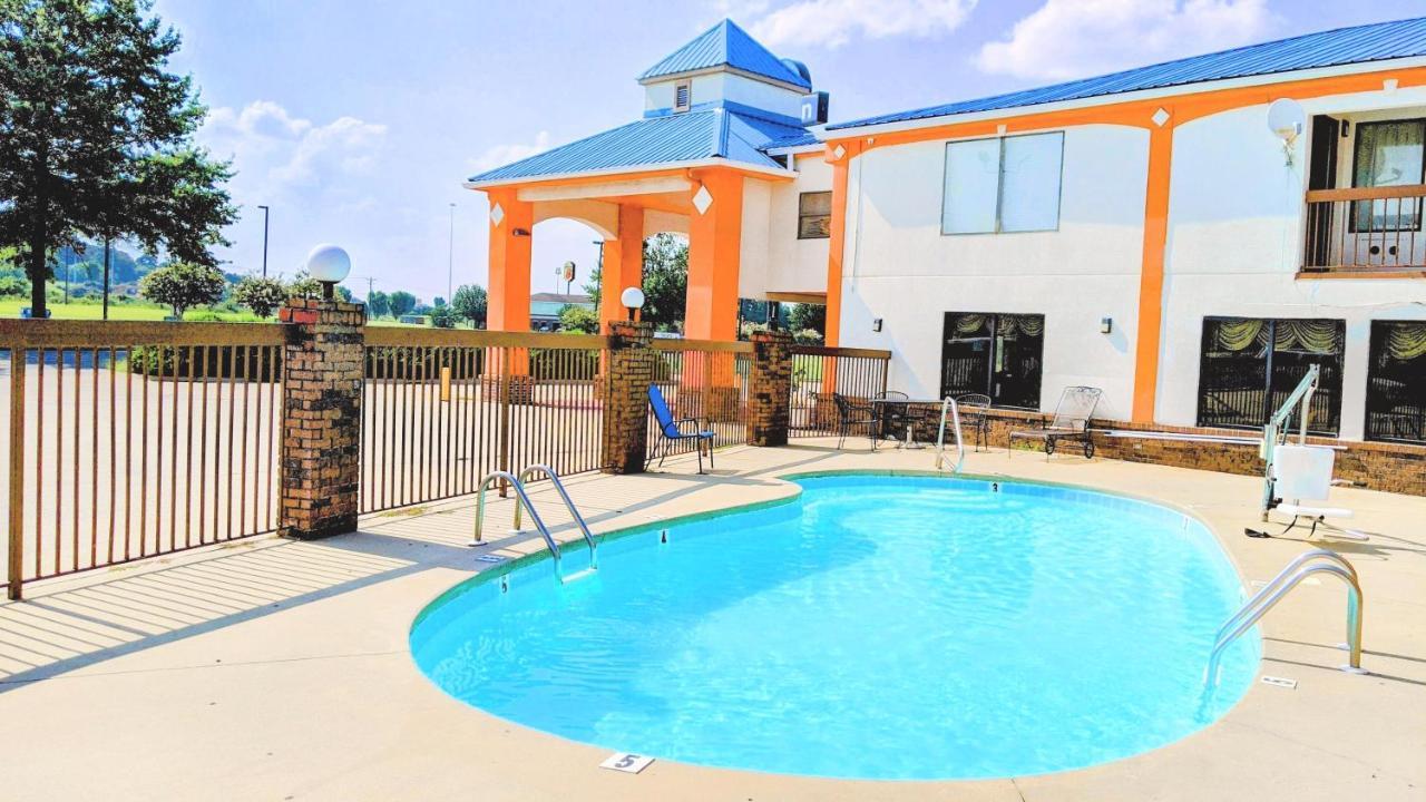 Quality Inn & Suites Decatur Priceville I-65 Екстериор снимка