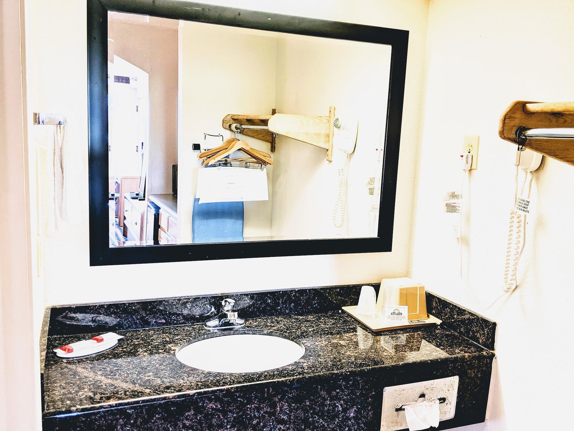 Quality Inn & Suites Decatur Priceville I-65 Екстериор снимка