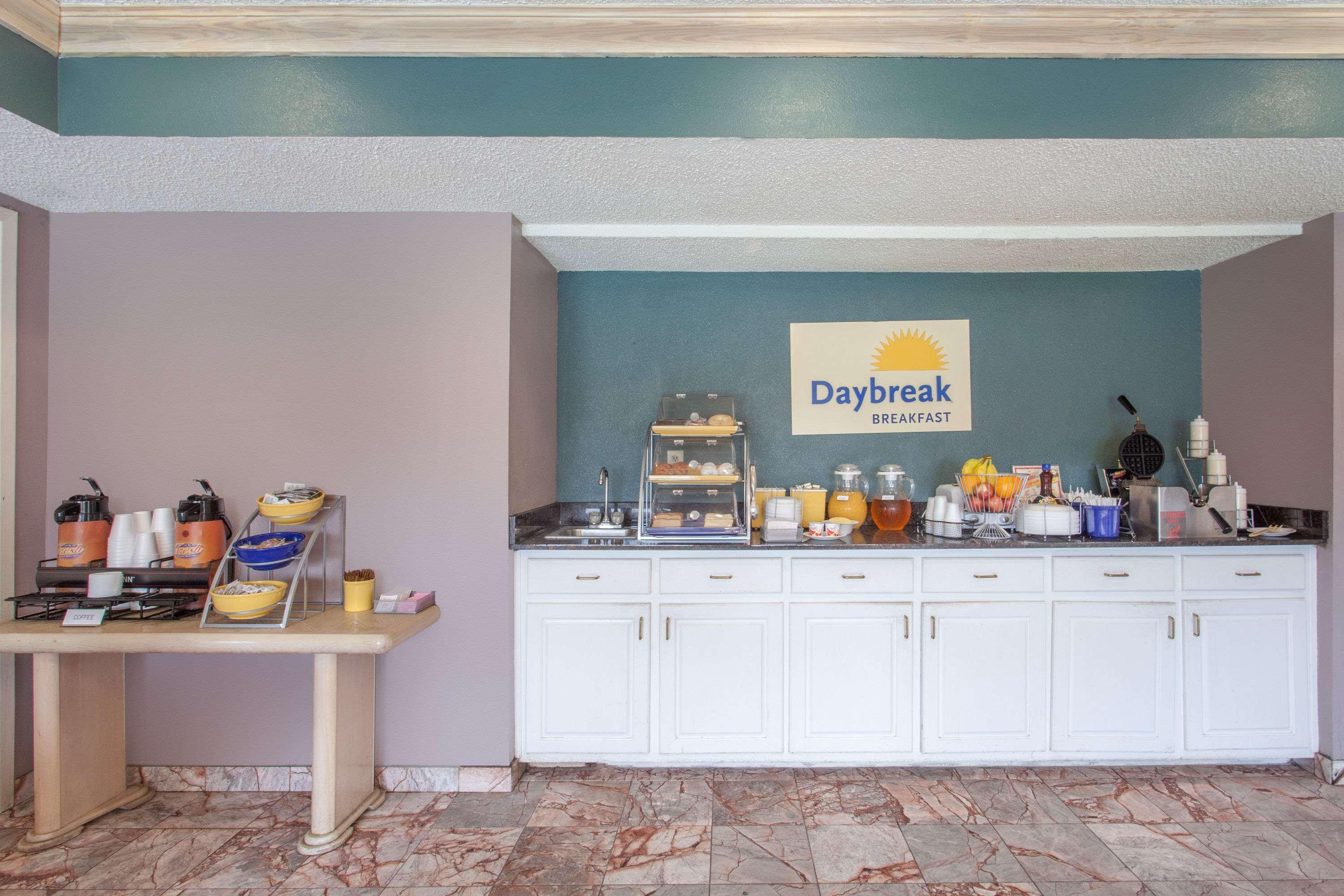 Quality Inn & Suites Decatur Priceville I-65 Екстериор снимка