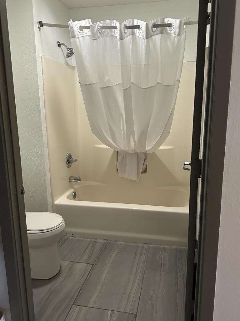 Quality Inn & Suites Decatur Priceville I-65 Екстериор снимка