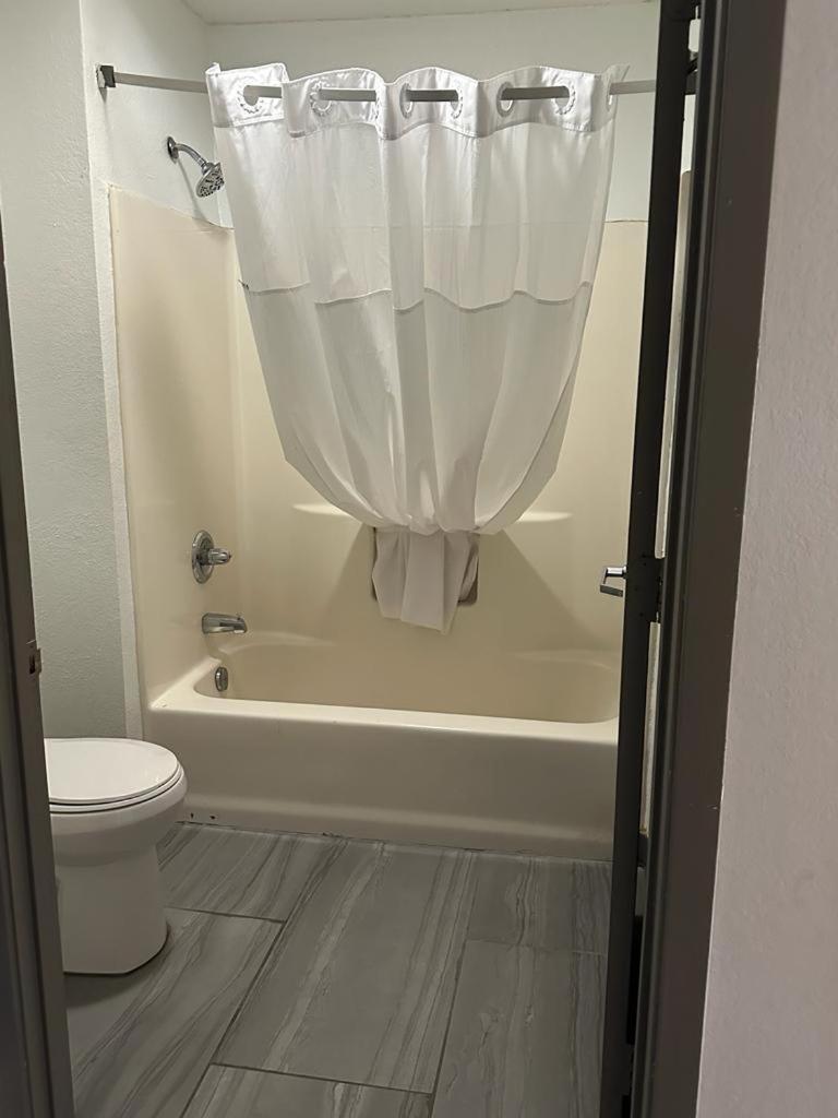 Quality Inn & Suites Decatur Priceville I-65 Екстериор снимка