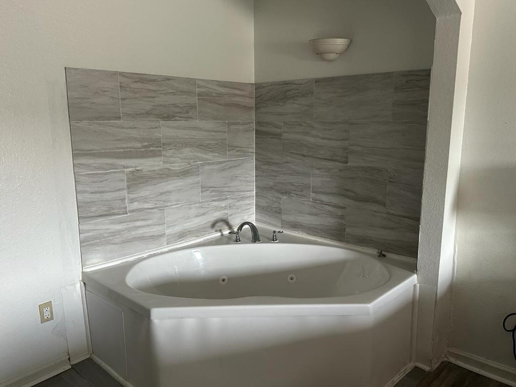Quality Inn & Suites Decatur Priceville I-65 Екстериор снимка
