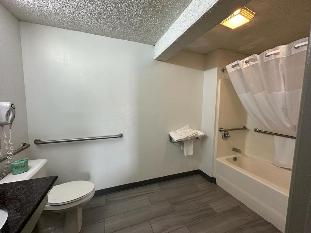 Quality Inn & Suites Decatur Priceville I-65 Екстериор снимка