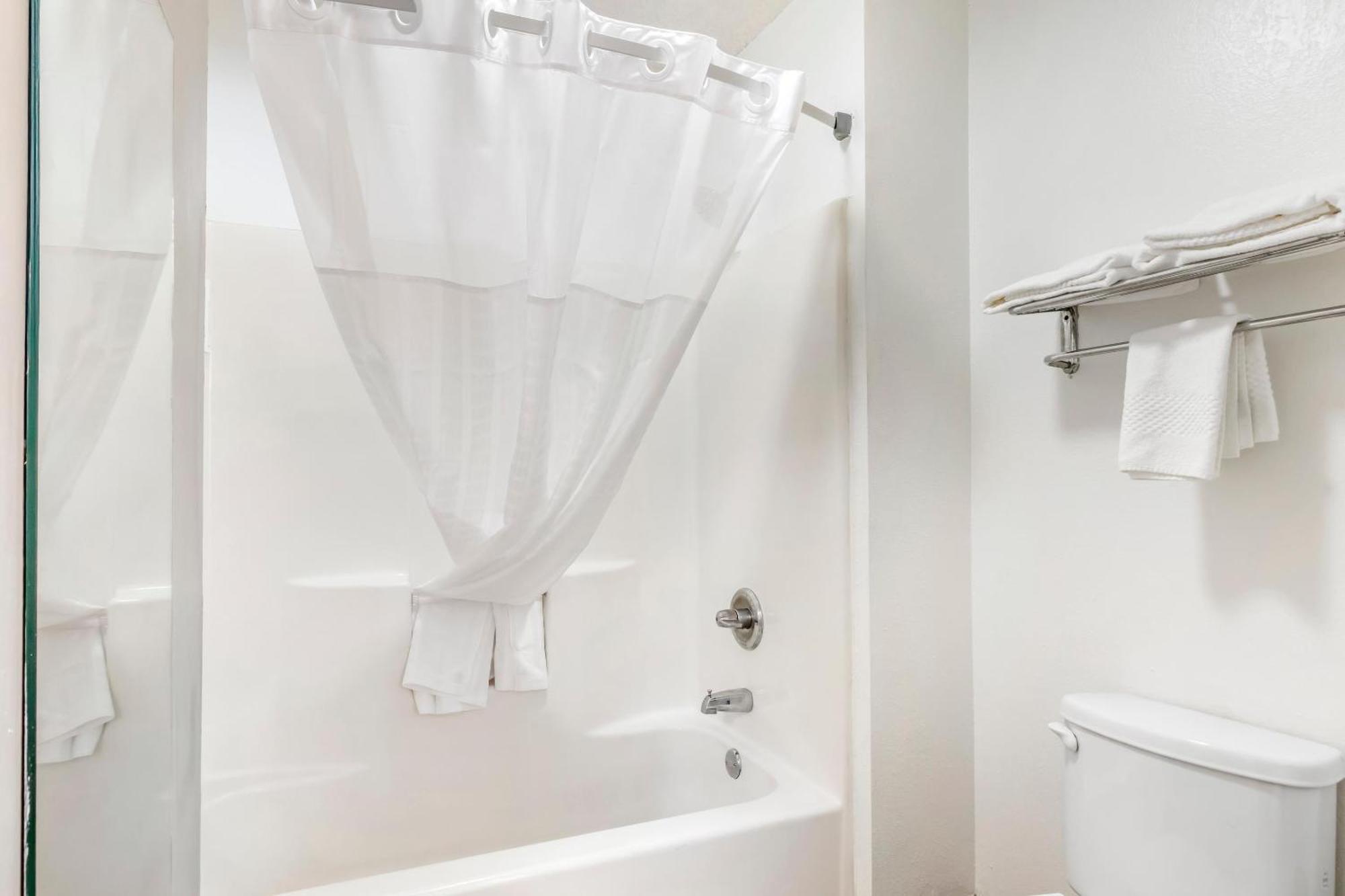 Quality Inn & Suites Decatur Priceville I-65 Екстериор снимка